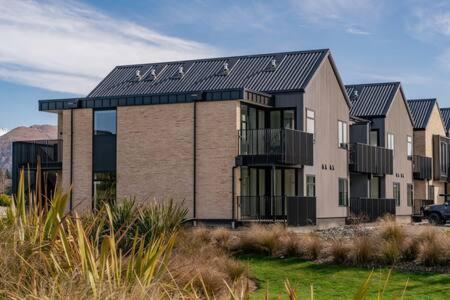 Alps Serenity Retreat - Wanaka Exterior photo